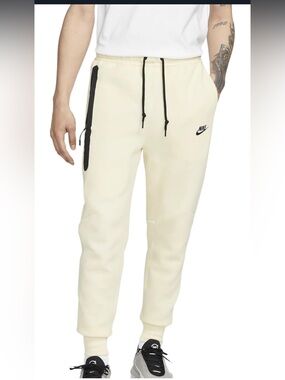 Nike Sportswear Tech Fleece Men's small